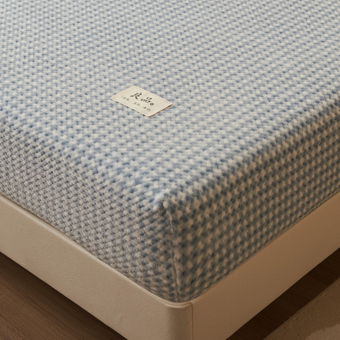 91家纺网 家纺一手货源 找家纺 早晨家纺 2025新款豆豆款高克重牛奶绒菠萝格无印风床笠 豆豆绒-小格蓝