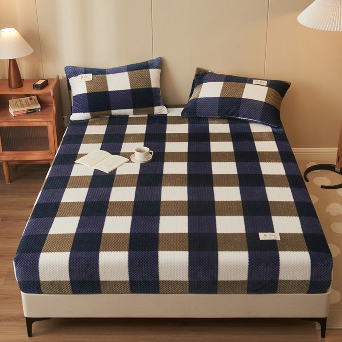 91家纺网 家纺一手货源 找家纺 早晨家纺 2025新款豆豆款高克重牛奶绒菠萝格无印风床笠 豆豆绒-大方格蓝