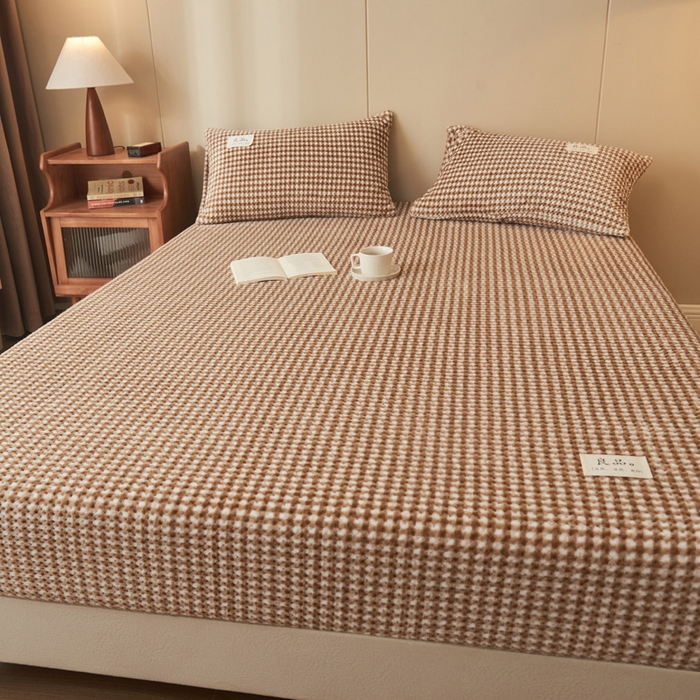 91家纺网 家纺一手货源 找家纺 早晨家纺 2025新款豆豆款高克重牛奶绒菠萝格无印风床笠 豆豆绒-小格咖