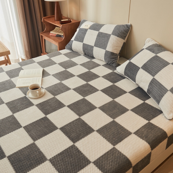 91家纺网 家纺一手货源 找家纺 早晨家纺 2025新款豆豆款高克重牛奶绒菠萝格无印风床笠 豆豆绒-大方格灰