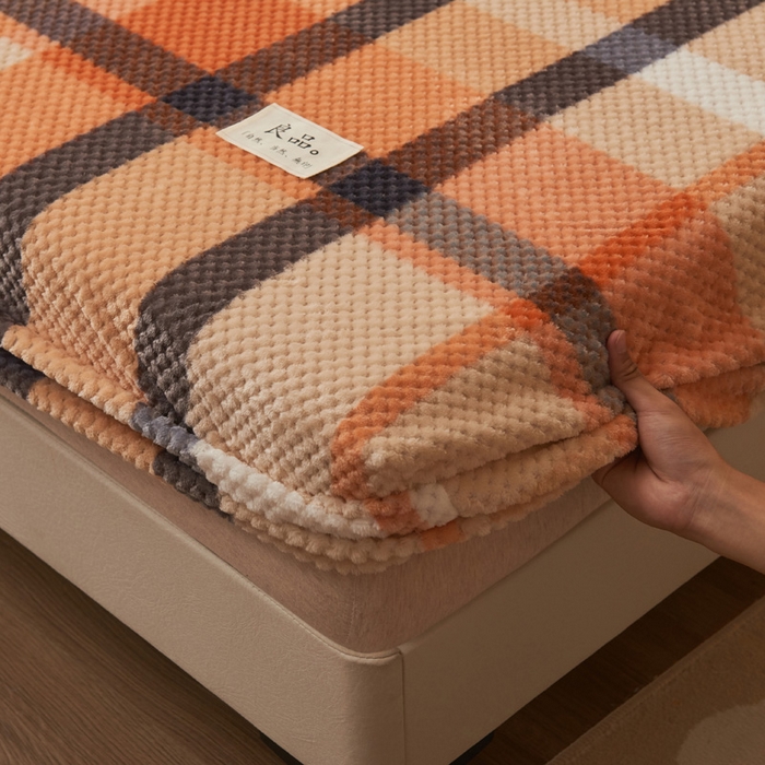 91家纺网 家纺一手货源 找家纺 早晨家纺 2025新款豆豆款高克重牛奶绒菠萝格无印风床笠 豆豆绒-大格橙