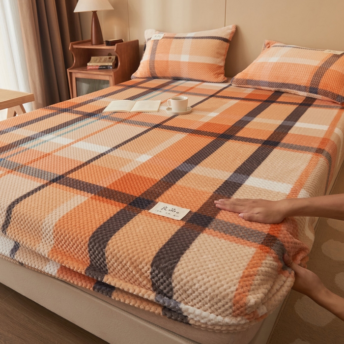91家纺网 家纺一手货源 找家纺 早晨家纺 2025新款豆豆款高克重牛奶绒菠萝格无印风床笠 豆豆绒-大格橙