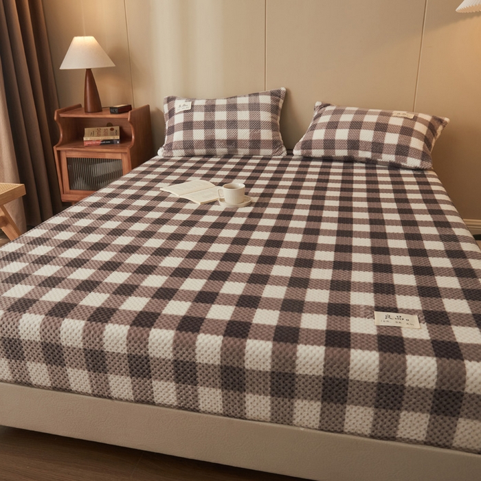 91家纺网 家纺一手货源 找家纺 早晨家纺 2025新款豆豆款高克重牛奶绒菠萝格无印风床笠 豆豆绒-多格咖