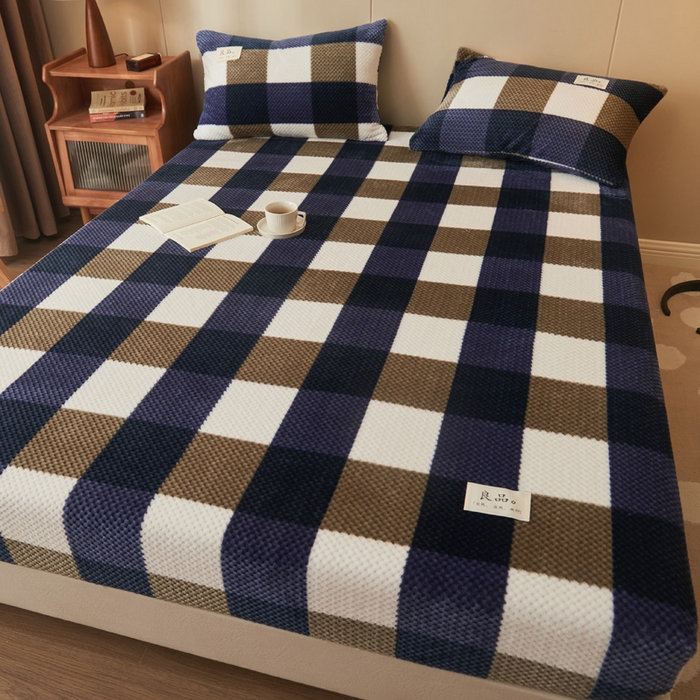 91家纺网 家纺一手货源 找家纺 早晨家纺 2025新款豆豆款高克重牛奶绒菠萝格无印风床笠 豆豆绒-大方格蓝