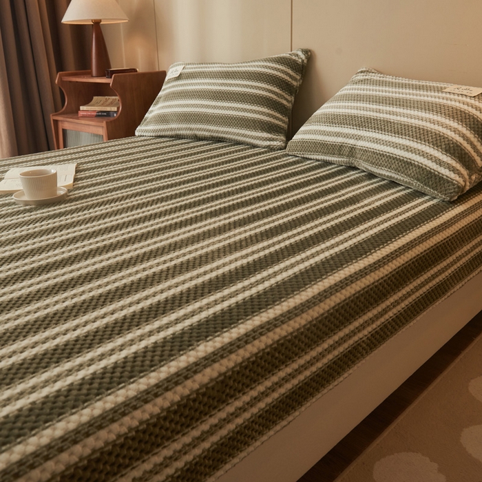 91家纺网 家纺一手货源 找家纺 早晨家纺 2025新款豆豆款高克重牛奶绒菠萝格无印风床笠 豆豆绒-绿条