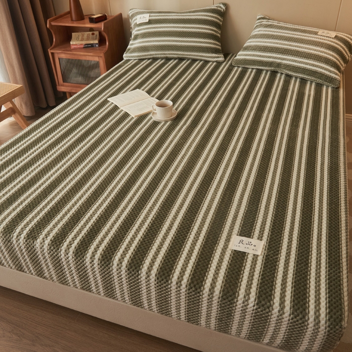 91家纺网 家纺一手货源 找家纺 早晨家纺 2025新款豆豆款高克重牛奶绒菠萝格无印风床笠 豆豆绒-绿条