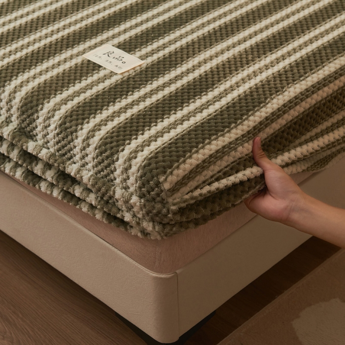 91家纺网 家纺一手货源 找家纺 早晨家纺 2025新款豆豆款高克重牛奶绒菠萝格无印风床笠 豆豆绒-绿条