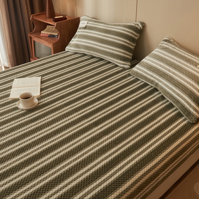 91家纺网 家纺一手货源 找家纺 早晨家纺 2025新款豆豆款高克重牛奶绒菠萝格无印风床笠 豆豆绒-绿条