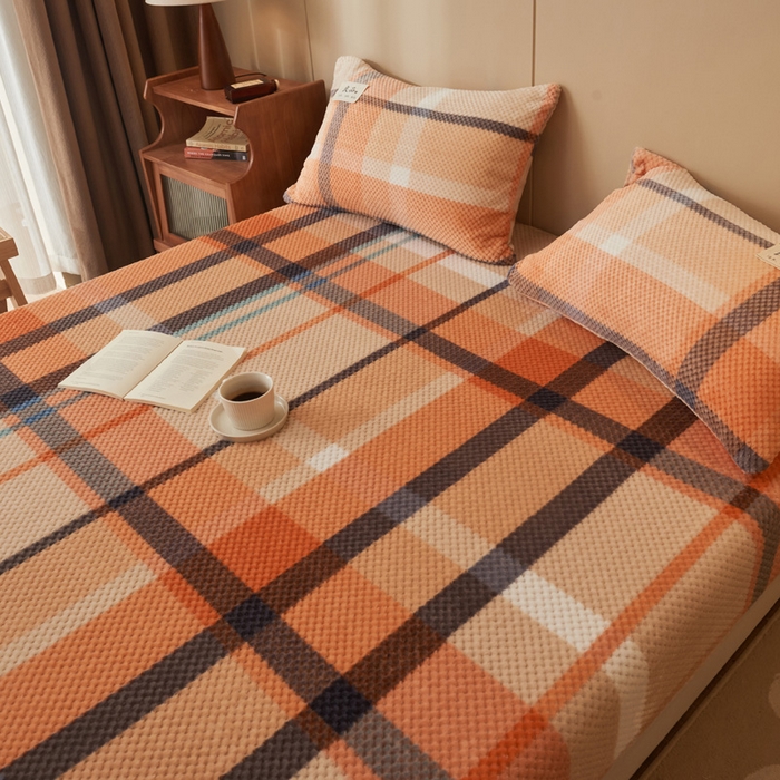 91家纺网 家纺一手货源 找家纺 早晨家纺 2025新款豆豆款高克重牛奶绒菠萝格无印风床笠 豆豆绒-大格橙