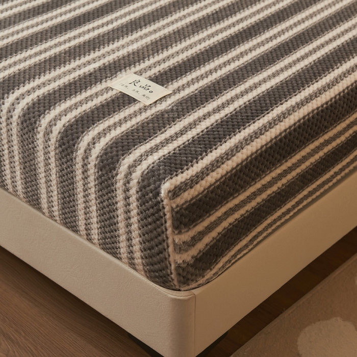 91家纺网 家纺一手货源 找家纺 早晨家纺 2025新款豆豆款高克重牛奶绒菠萝格无印风床笠 豆豆绒-灰条