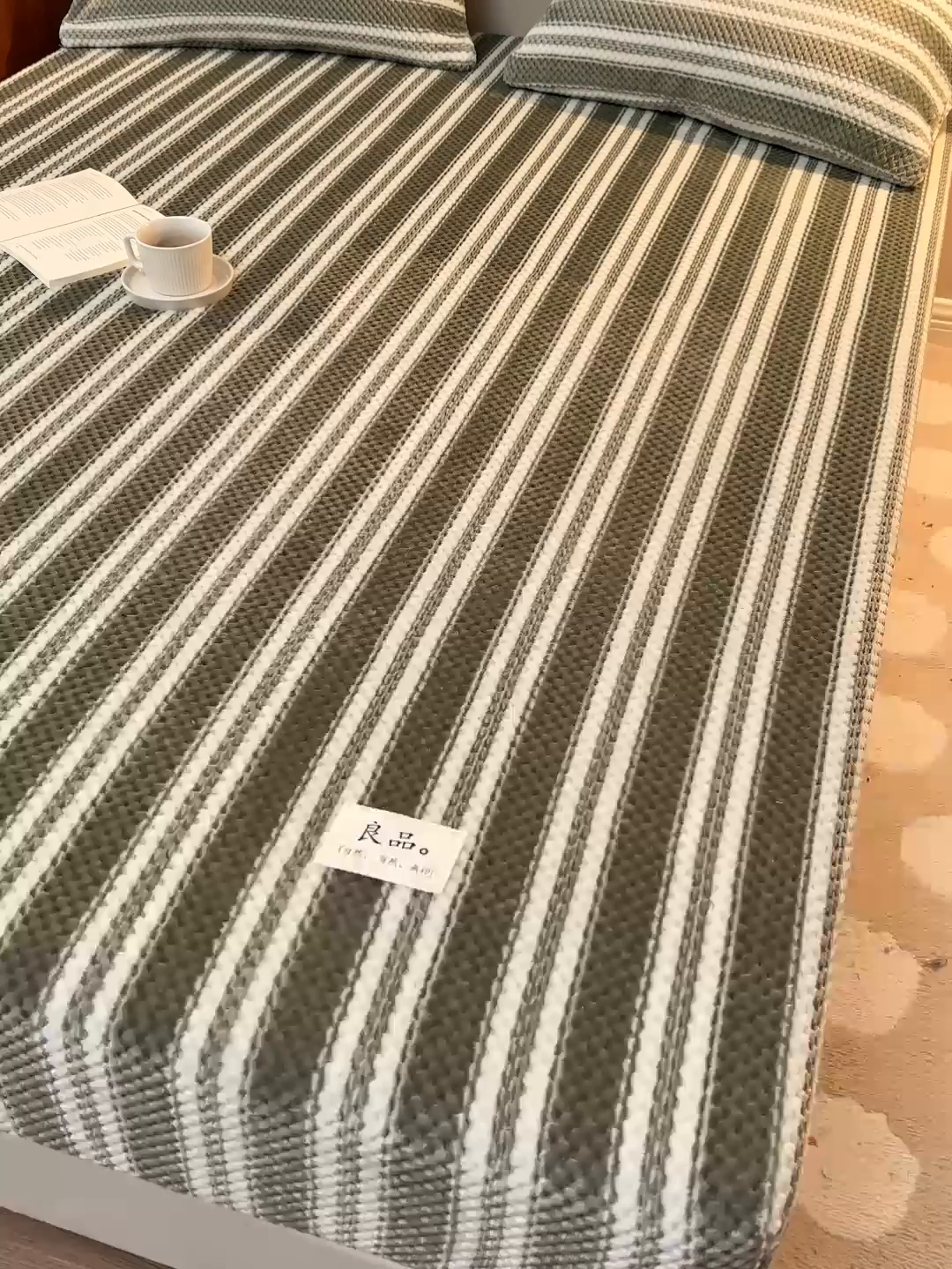 91家纺网 家纺一手货源 找家纺 早晨家纺 2025新款豆豆款高克重牛奶绒菠萝格无印风床笠 豆豆绒-绿条