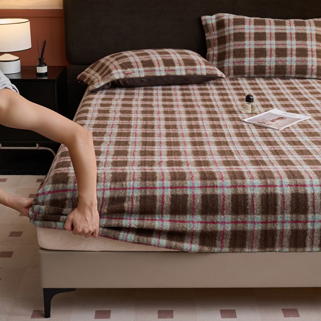 早晨家纺 2025新款230g羊驼绒复古格牛奶绒床笠 慕池格