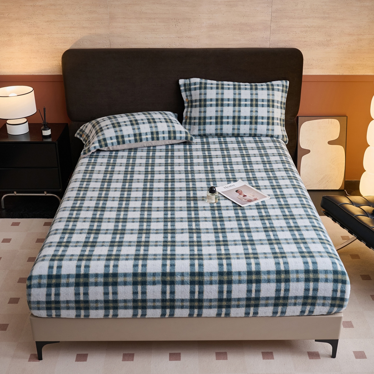 91家纺网 家纺一手货源 找家纺 早晨家纺 2025新款230g羊驼绒复古格牛奶绒床笠 威尔士亲格