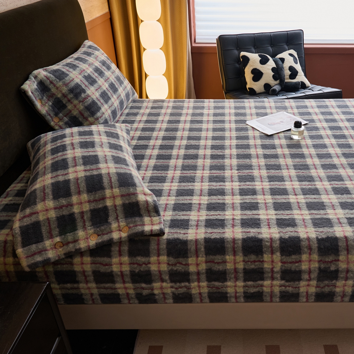 91家纺网 家纺一手货源 找家纺 早晨家纺 2025新款230g羊驼绒复古格牛奶绒床笠 雾里青格