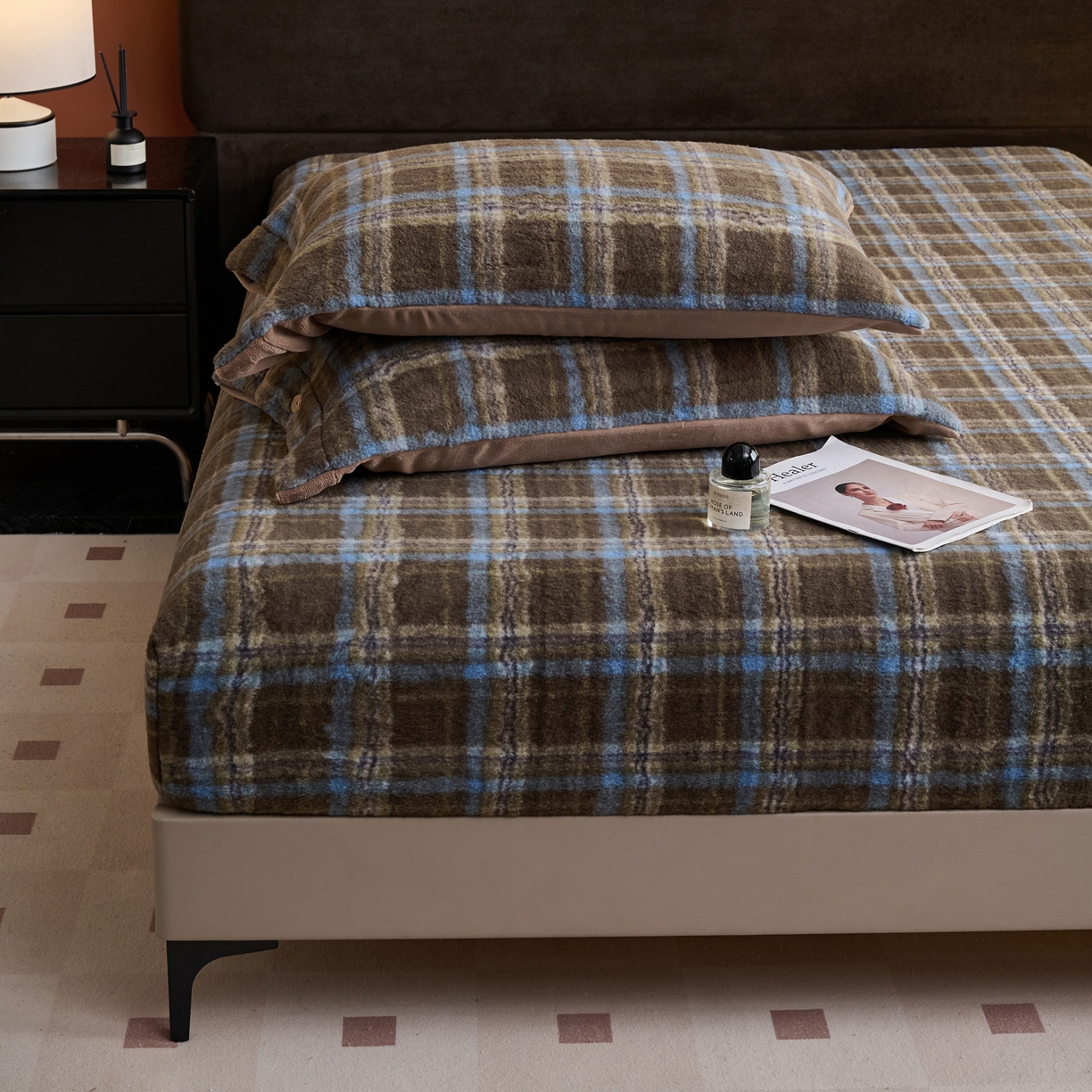 91家纺网 家纺一手货源 找家纺 早晨家纺 2025新款230g羊驼绒复古格牛奶绒床笠 维系咖格