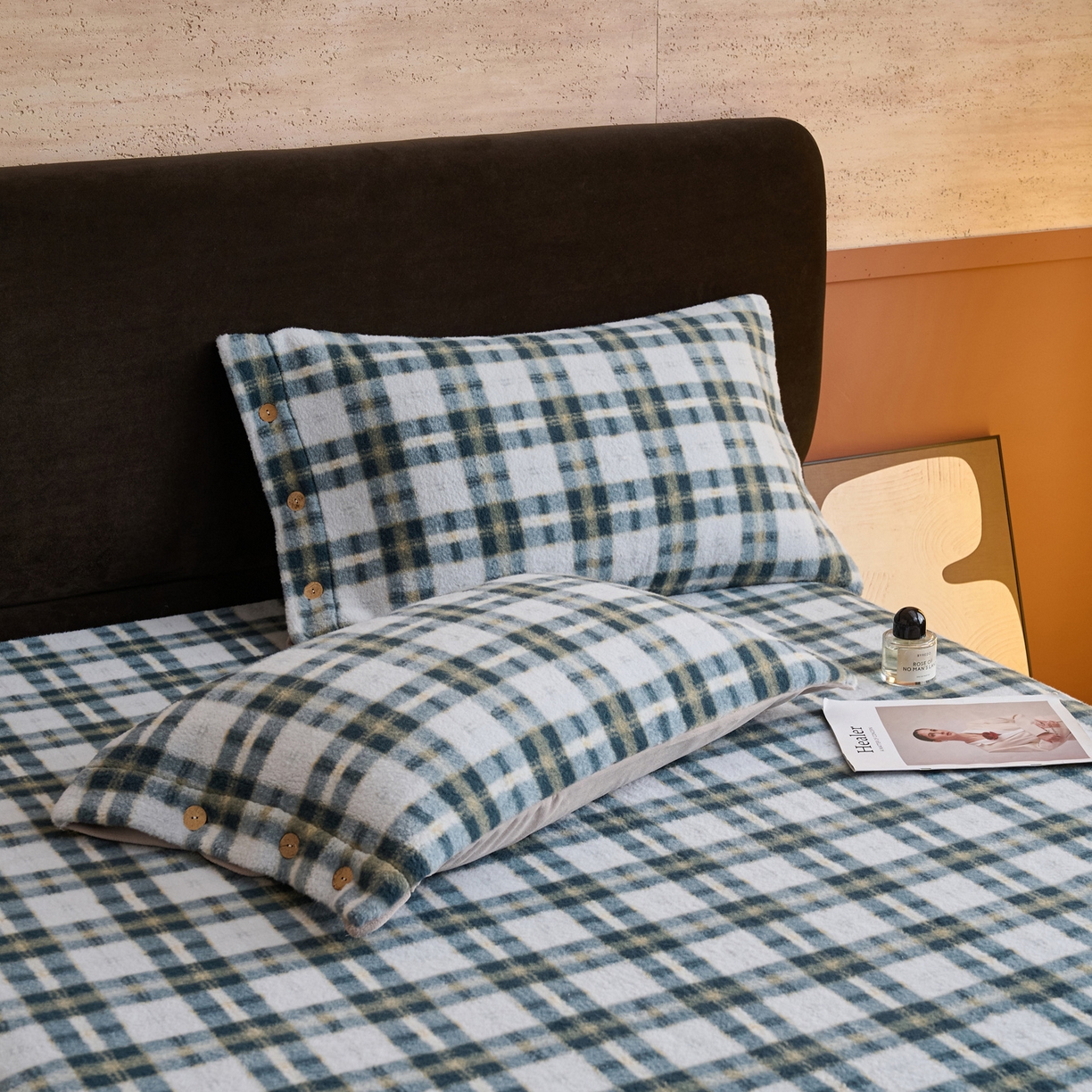 91家纺网 家纺一手货源 找家纺 早晨家纺 2025新款230g羊驼绒复古格牛奶绒床笠 威尔士亲格