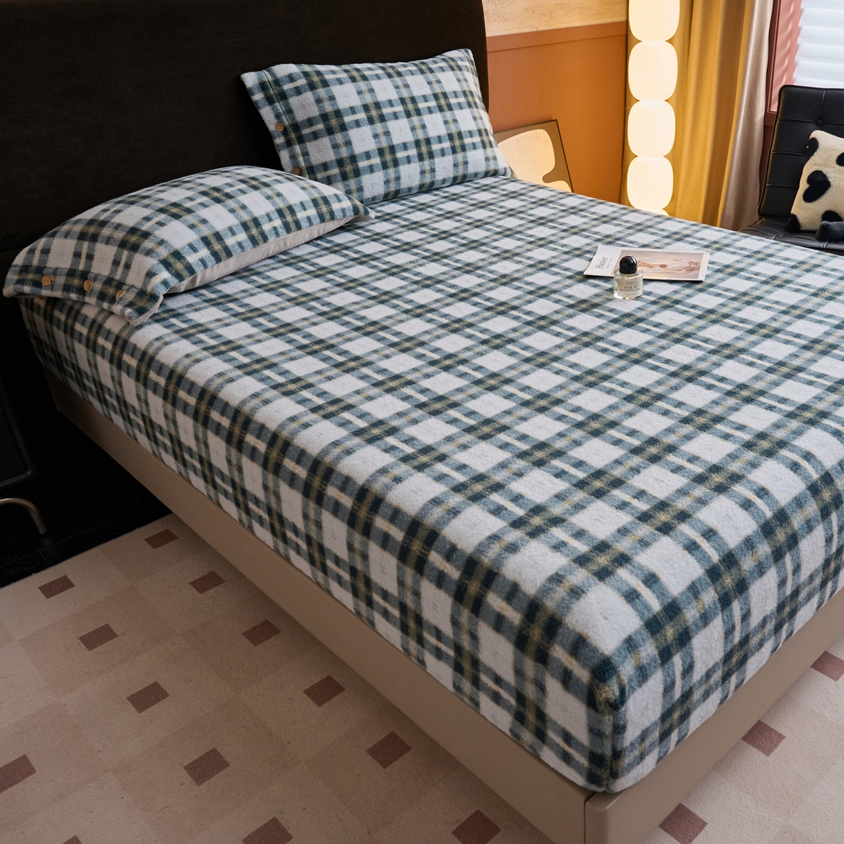 91家纺网 家纺一手货源 找家纺 早晨家纺 2025新款230g羊驼绒复古格牛奶绒床笠 威尔士亲格