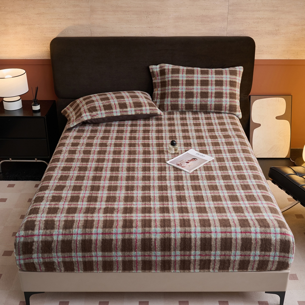 91家纺网 家纺一手货源 找家纺 早晨家纺 2025新款230g羊驼绒复古格牛奶绒床笠 慕池格