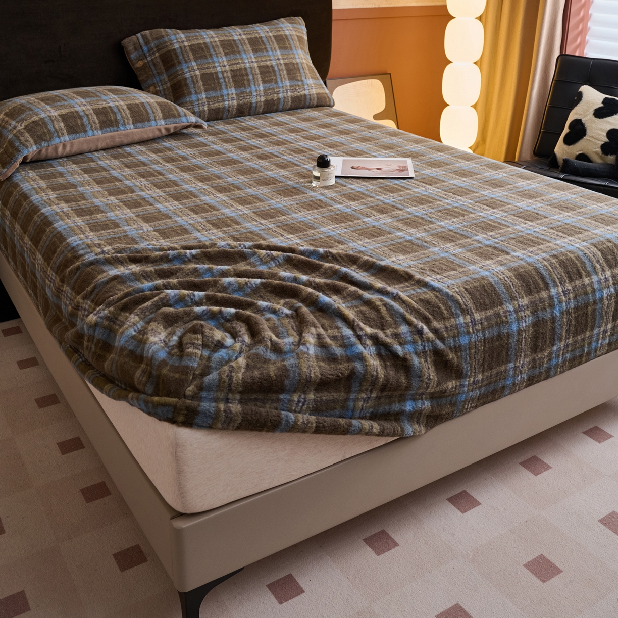 91家纺网 家纺一手货源 找家纺 早晨家纺 2025新款230g羊驼绒复古格牛奶绒床笠 维系咖格