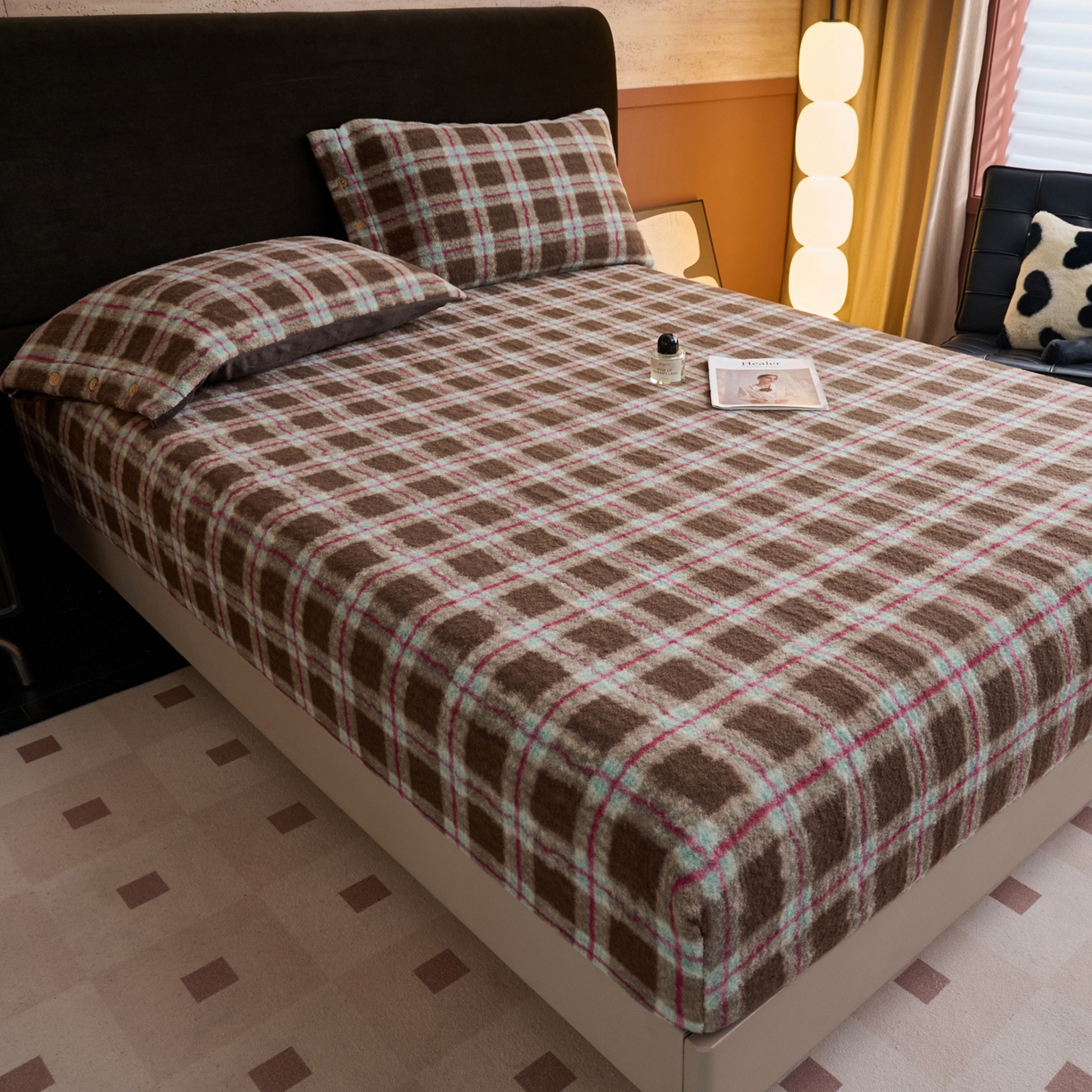 91家纺网 家纺一手货源 找家纺 早晨家纺 2025新款230g羊驼绒复古格牛奶绒床笠 慕池格