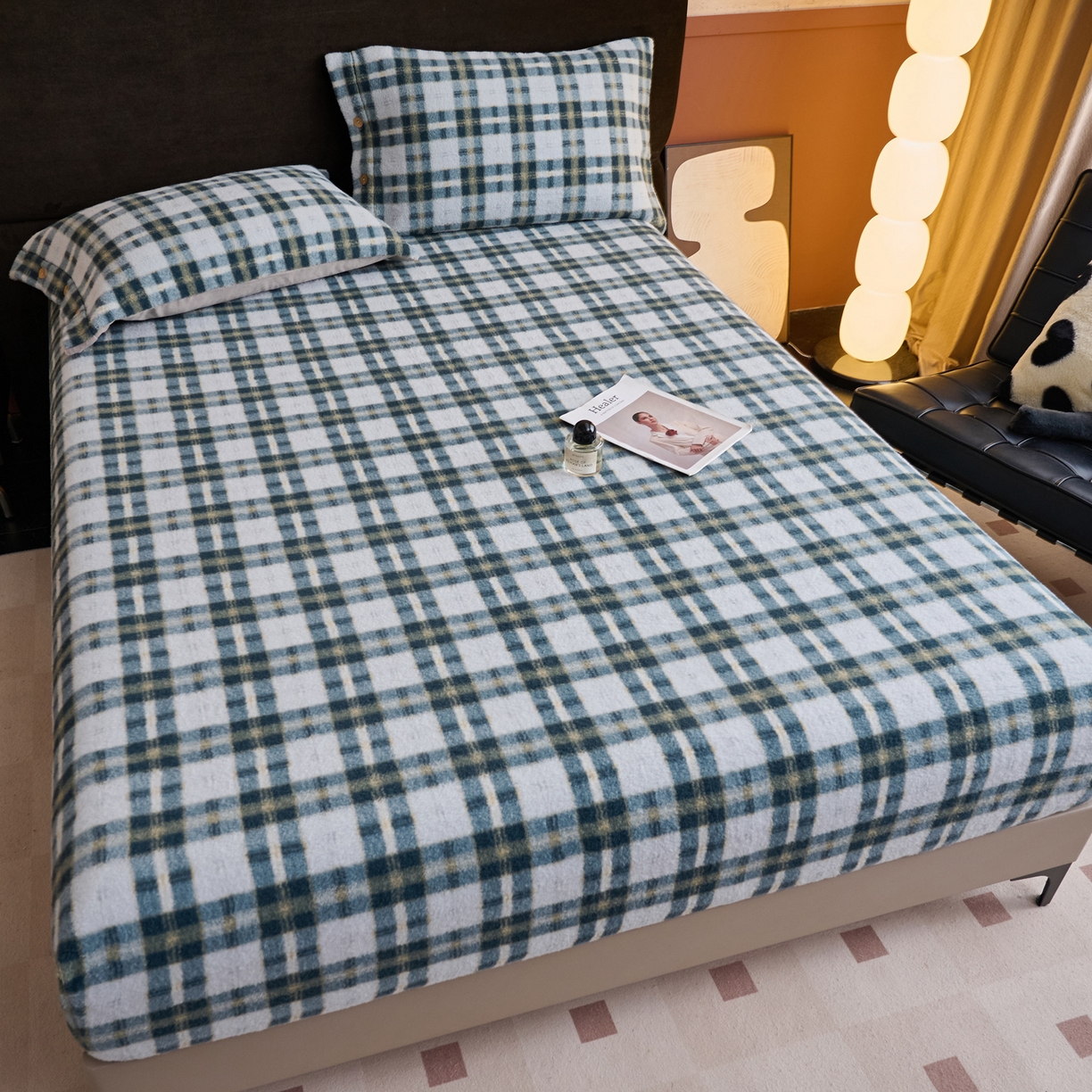 91家纺网 家纺一手货源 找家纺 早晨家纺 2025新款230g羊驼绒复古格牛奶绒床笠 威尔士亲格