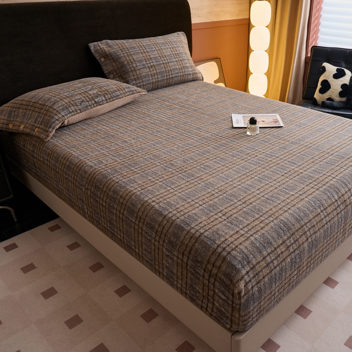 91家纺网 家纺一手货源 找家纺 早晨家纺 2025新款230g羊驼绒复古格牛奶绒床笠 牧羊格