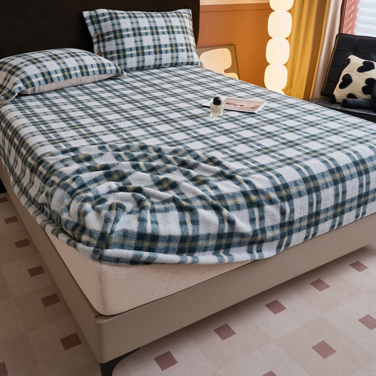 91家纺网 家纺一手货源 找家纺 早晨家纺 2025新款230g羊驼绒复古格牛奶绒床笠 威尔士亲格