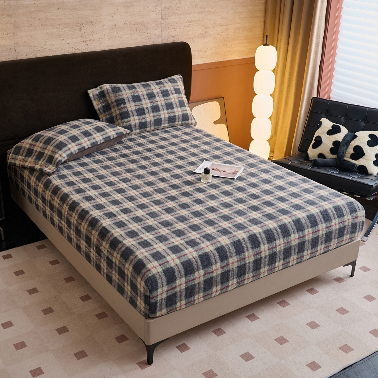 91家纺网 家纺一手货源 找家纺 早晨家纺 2025新款230g羊驼绒复古格牛奶绒床笠 雾里青格