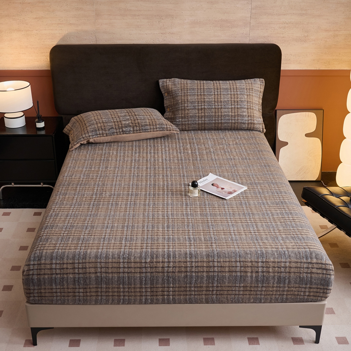 91家纺网 家纺一手货源 找家纺 早晨家纺 2025新款230g羊驼绒复古格牛奶绒床笠 牧羊格