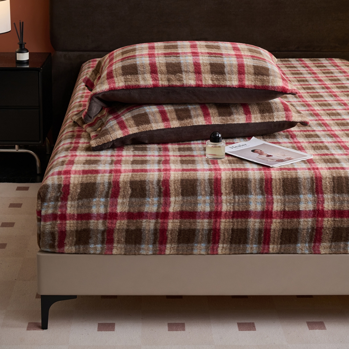 91家纺网 家纺一手货源 找家纺 早晨家纺 2025新款230g羊驼绒复古格牛奶绒床笠 苏格兰格