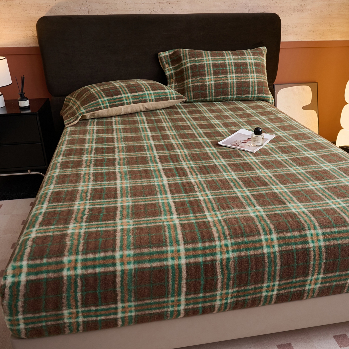 91家纺网 家纺一手货源 找家纺 早晨家纺 2025新款230g羊驼绒复古格牛奶绒床笠 巴宝格