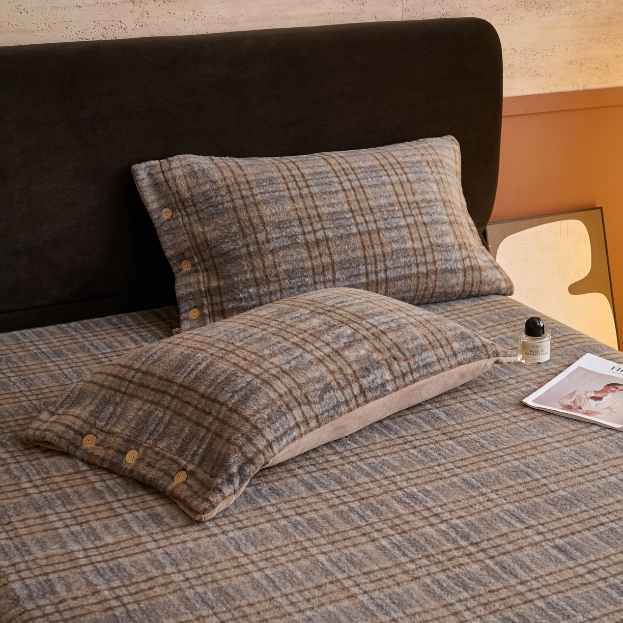 91家纺网 家纺一手货源 找家纺 早晨家纺 2025新款230g羊驼绒复古格牛奶绒床笠 牧羊格