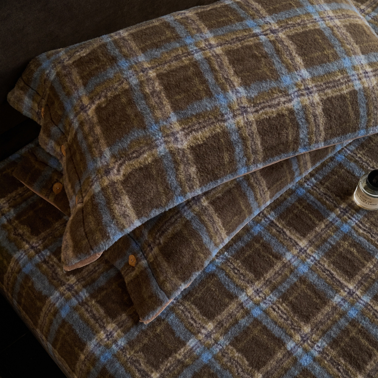 91家纺网 家纺一手货源 找家纺 早晨家纺 2025新款230g羊驼绒复古格牛奶绒床笠 维系咖格