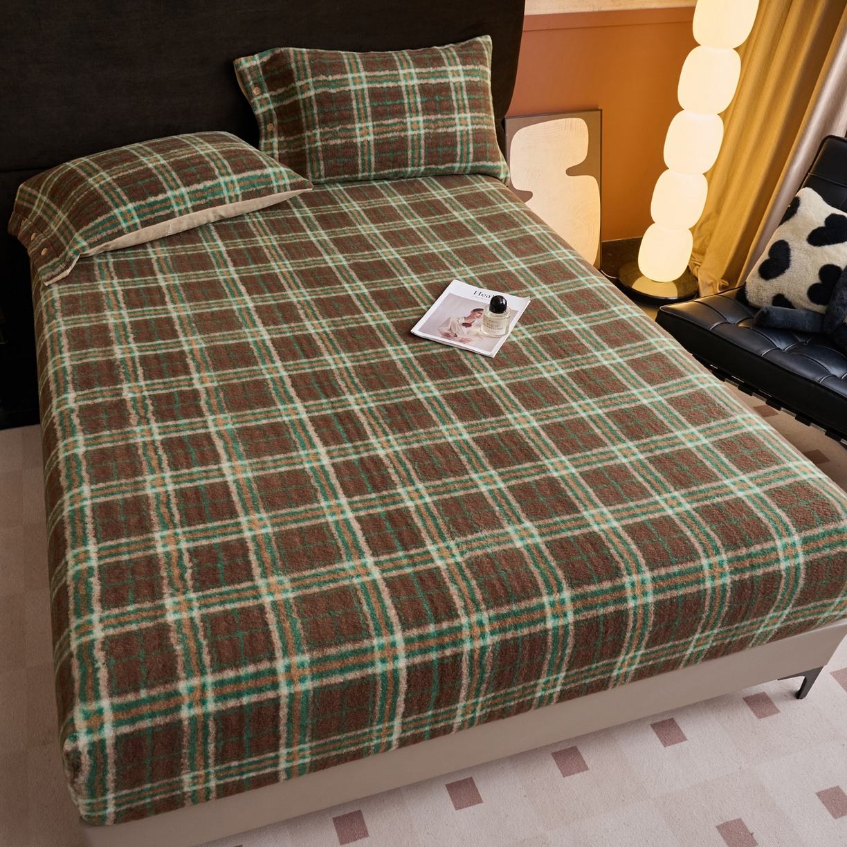 91家纺网 家纺一手货源 找家纺 早晨家纺 2025新款230g羊驼绒复古格牛奶绒床笠 巴宝格