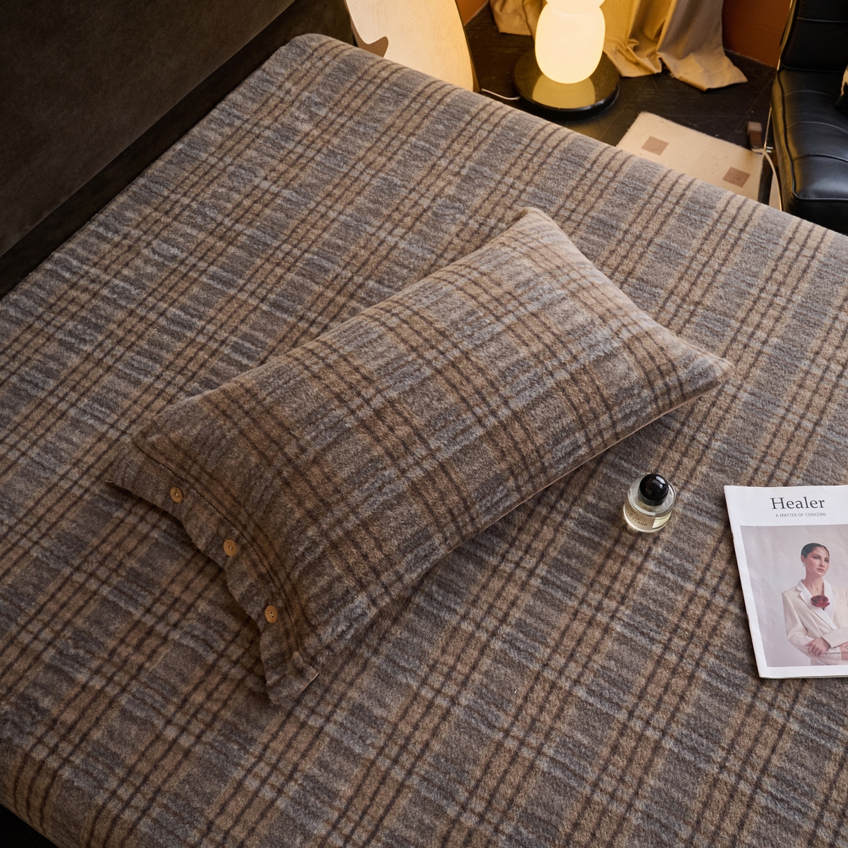 91家纺网 家纺一手货源 找家纺 早晨家纺 2025新款230g羊驼绒复古格牛奶绒床笠 牧羊格