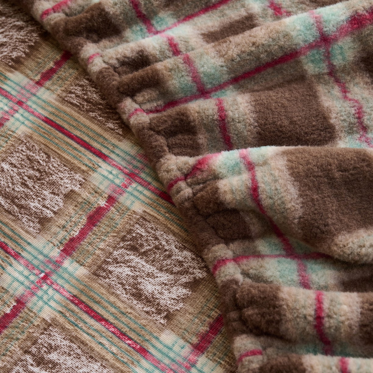 91家纺网 家纺一手货源 找家纺 早晨家纺 2025新款230g羊驼绒复古格牛奶绒床笠 慕池格