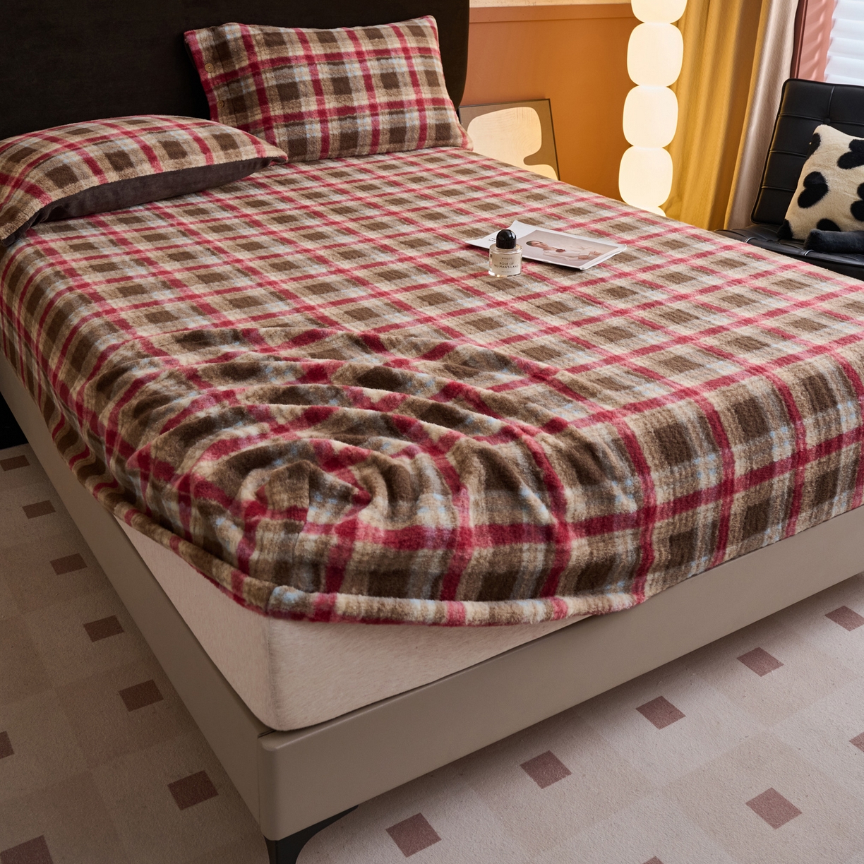 91家纺网 家纺一手货源 找家纺 早晨家纺 2025新款230g羊驼绒复古格牛奶绒床笠 苏格兰格