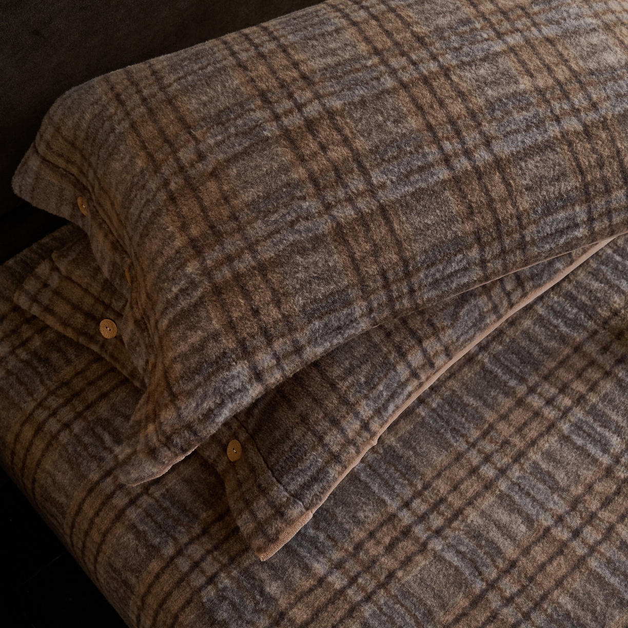 91家纺网 家纺一手货源 找家纺 早晨家纺 2025新款230g羊驼绒复古格牛奶绒床笠 牧羊格