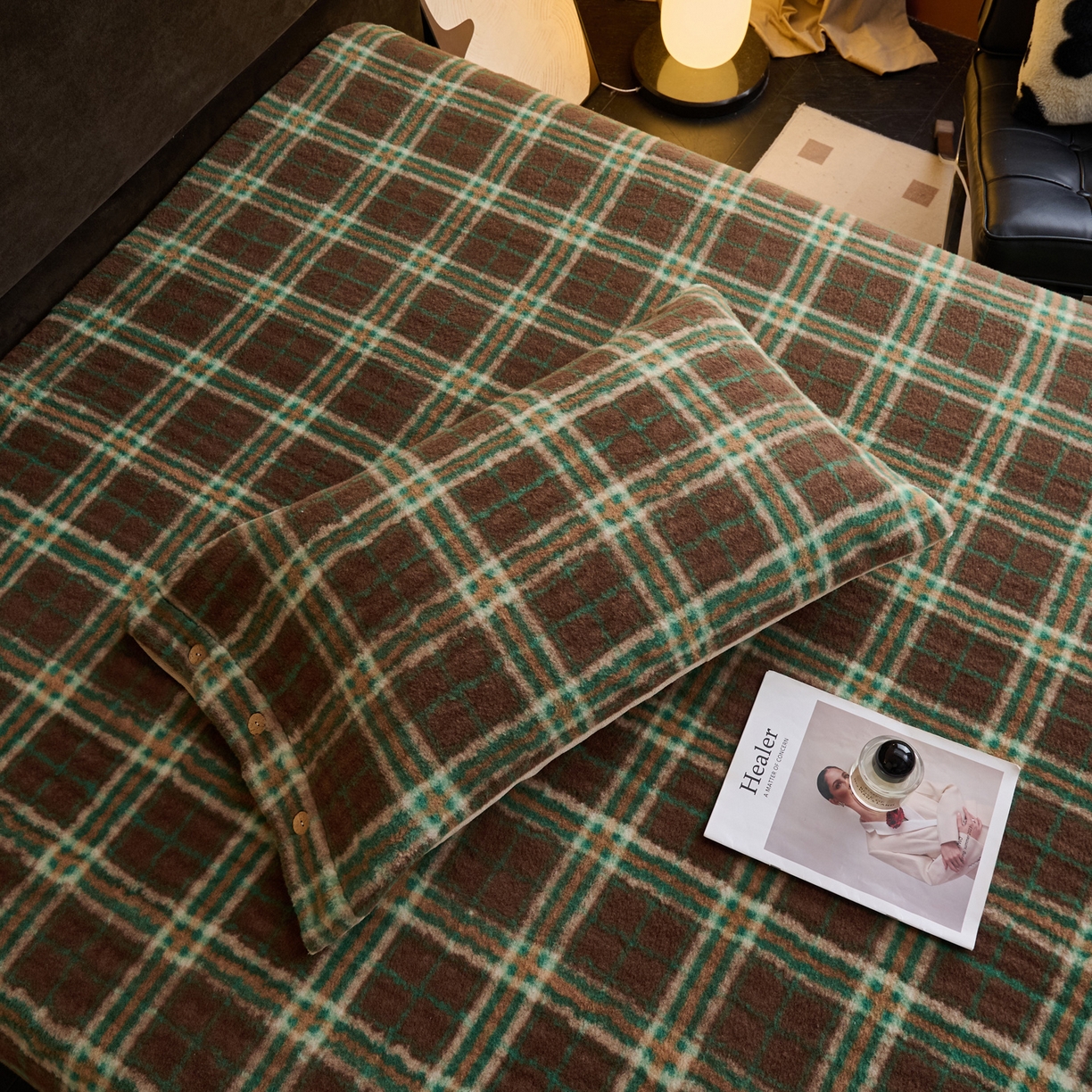 91家纺网 家纺一手货源 找家纺 早晨家纺 2025新款230g羊驼绒复古格牛奶绒床笠 巴宝格