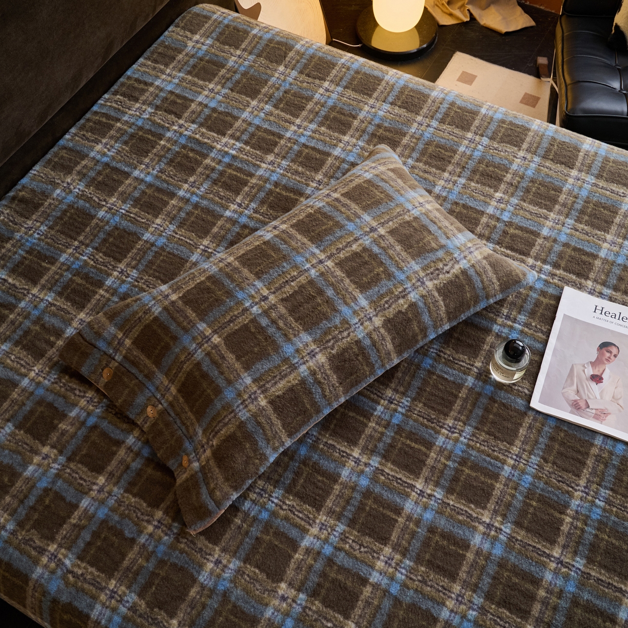 91家纺网 家纺一手货源 找家纺 早晨家纺 2025新款230g羊驼绒复古格牛奶绒床笠 维系咖格