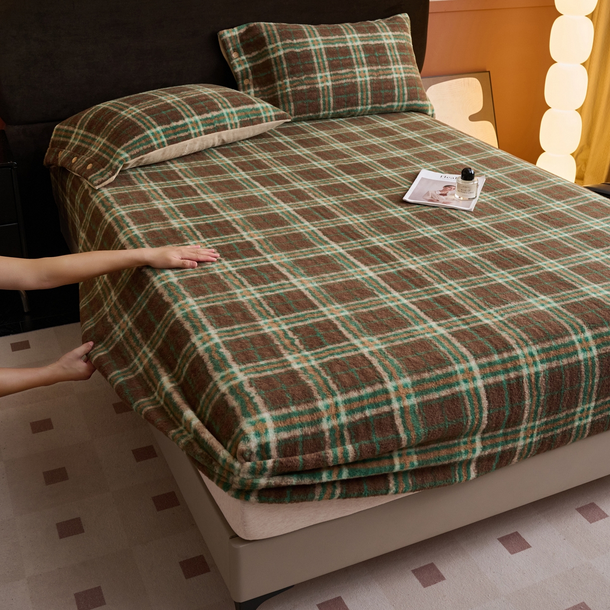 91家纺网 家纺一手货源 找家纺 早晨家纺 2025新款230g羊驼绒复古格牛奶绒床笠 巴宝格