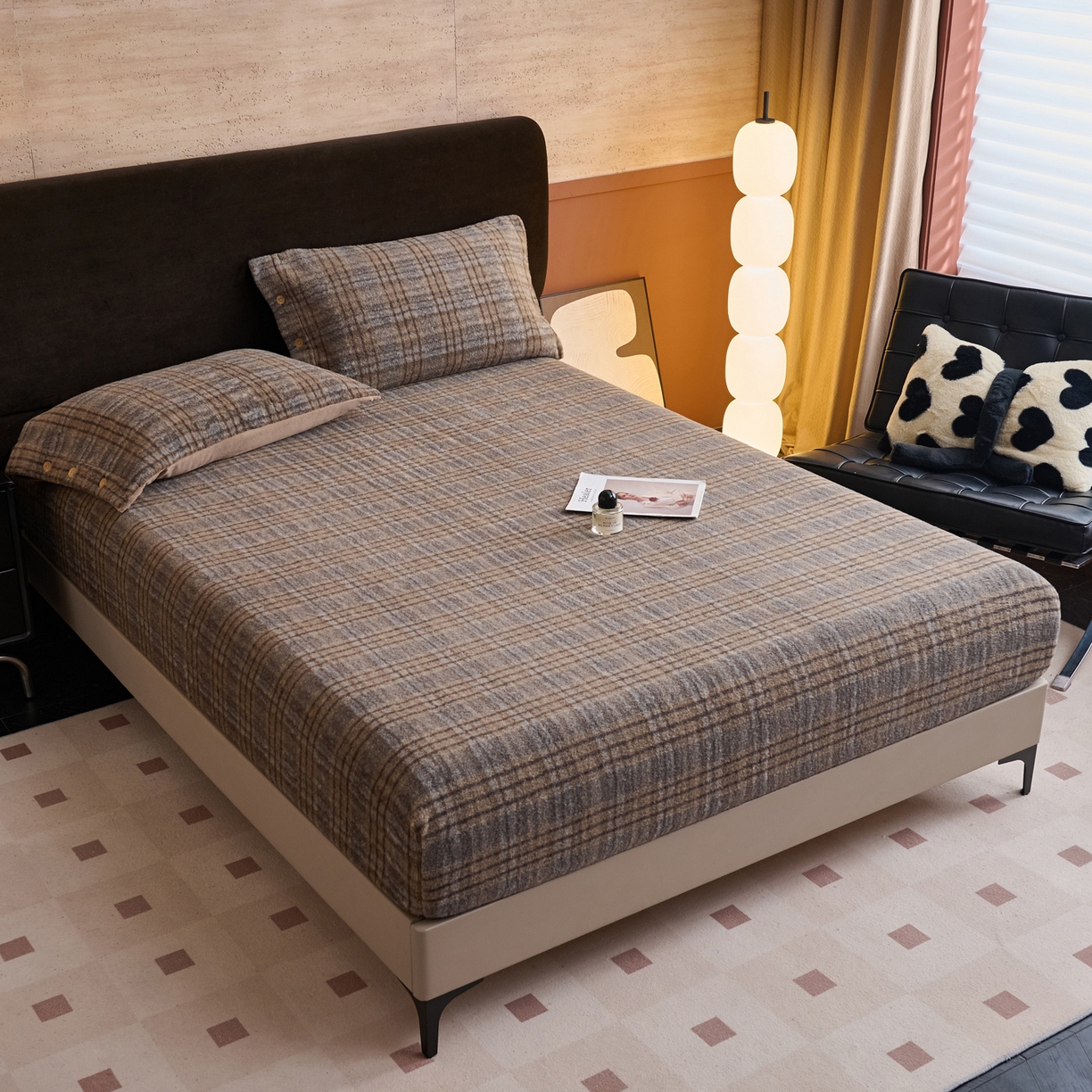 91家纺网 家纺一手货源 找家纺 早晨家纺 2025新款230g羊驼绒复古格牛奶绒床笠 牧羊格