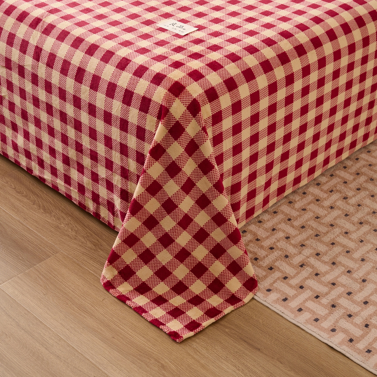 91家纺网 家纺一手货源 找家纺 早晨家纺 2025新款野牧款高克重牛奶绒印花单床单系列 野牧-红小格