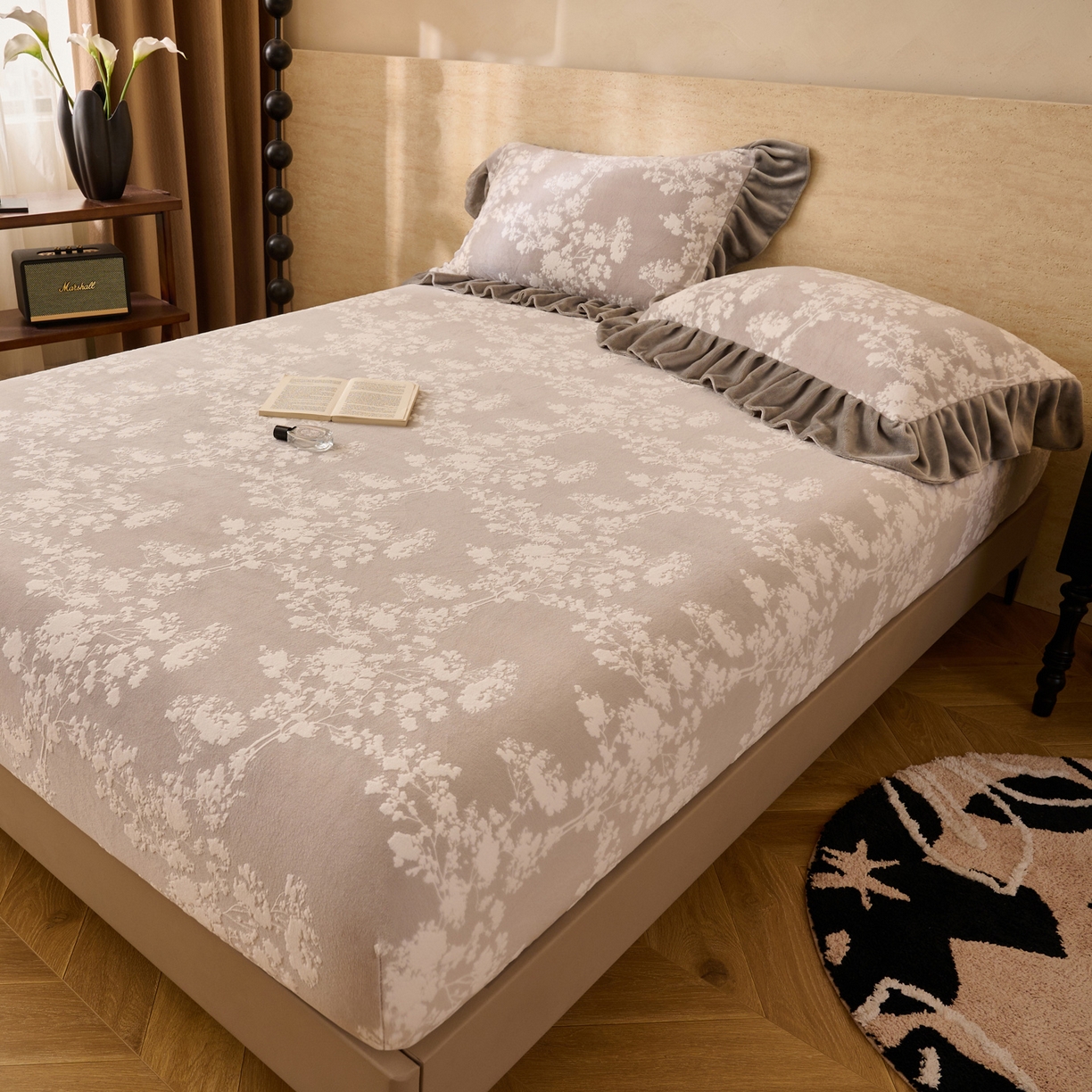 91家纺网 家纺一手货源 找家纺 早晨家纺 2025新款高克重牛奶绒烂花单床笠 花眠灰