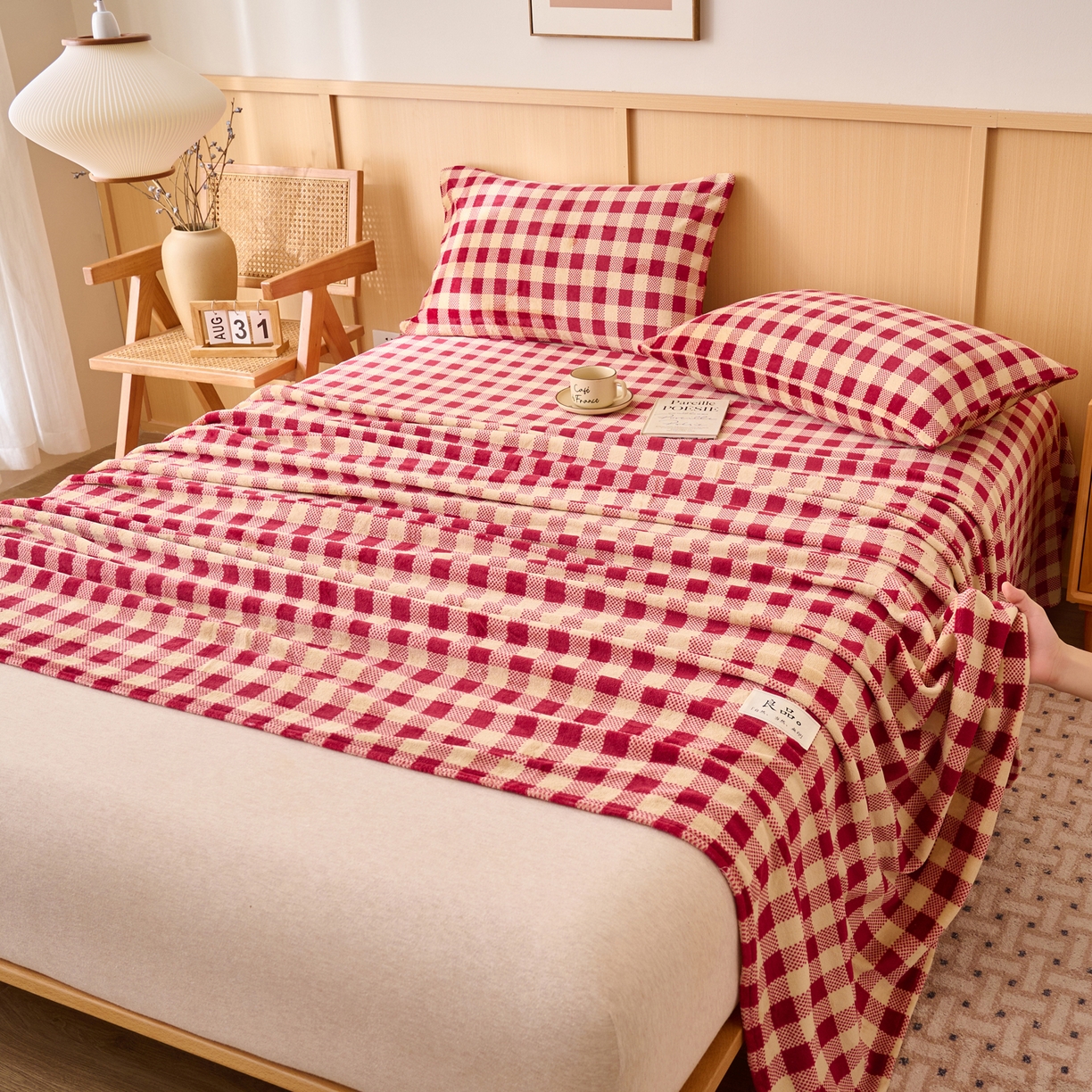 91家纺网 家纺一手货源 找家纺 早晨家纺 2025新款野牧款高克重牛奶绒印花单床单系列 野牧-红小格