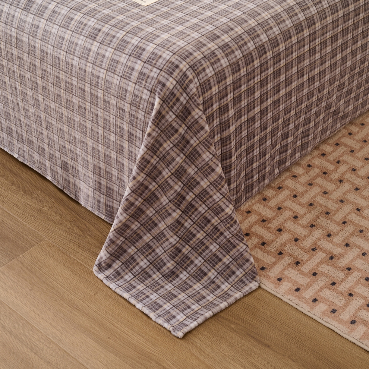 91家纺网 家纺一手货源 找家纺 早晨家纺 2025新款野牧款高克重牛奶绒印花单床单系列 野牧-灰小格