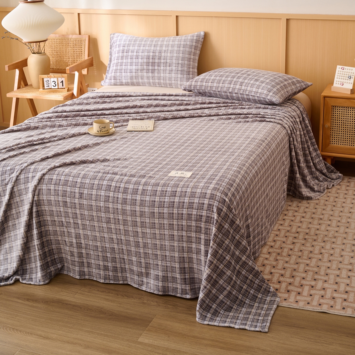 91家纺网 家纺一手货源 找家纺 早晨家纺 2025新款野牧款高克重牛奶绒印花单床单系列 野牧-灰小格