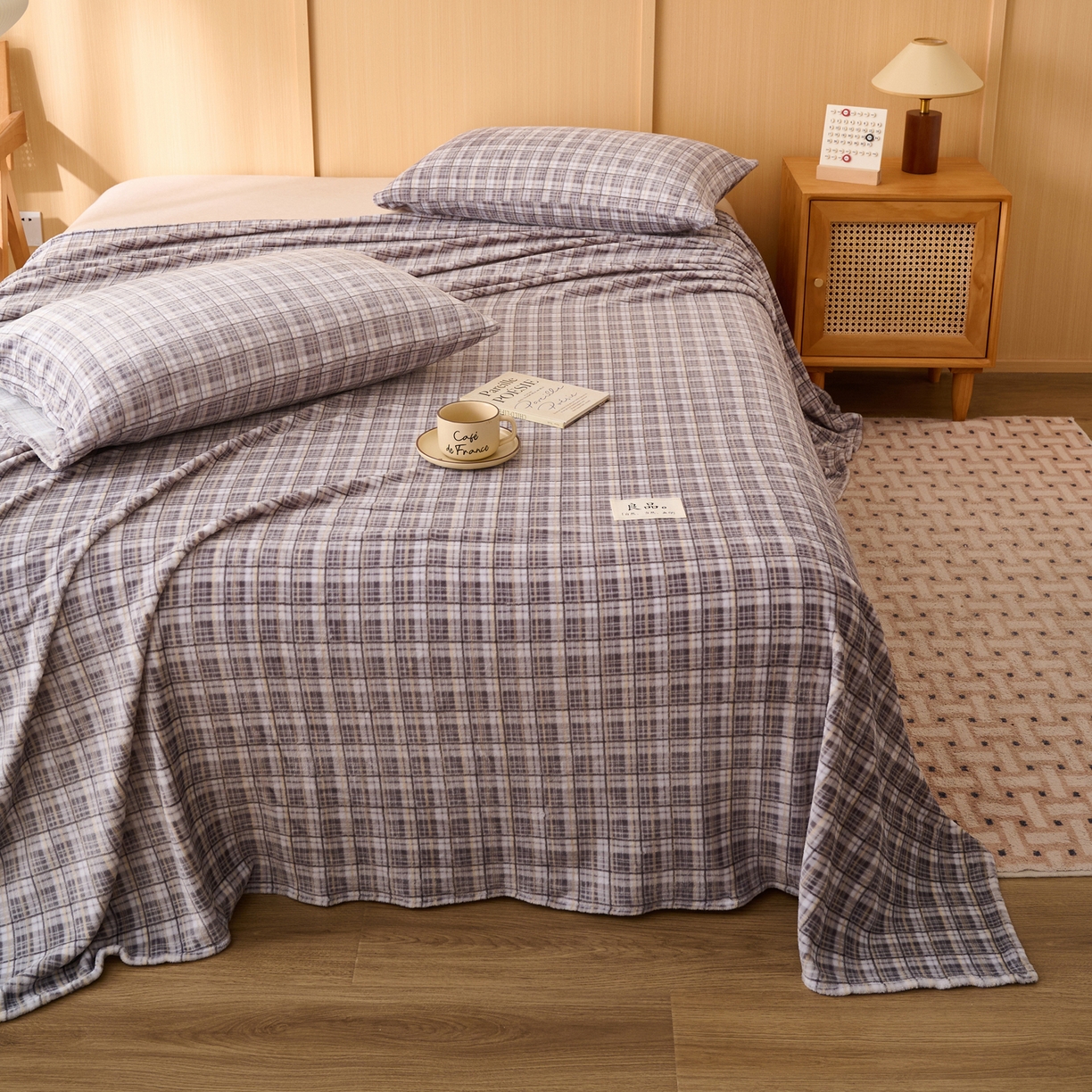 91家纺网 家纺一手货源 找家纺 早晨家纺 2025新款野牧款高克重牛奶绒印花单床单系列 野牧-灰小格