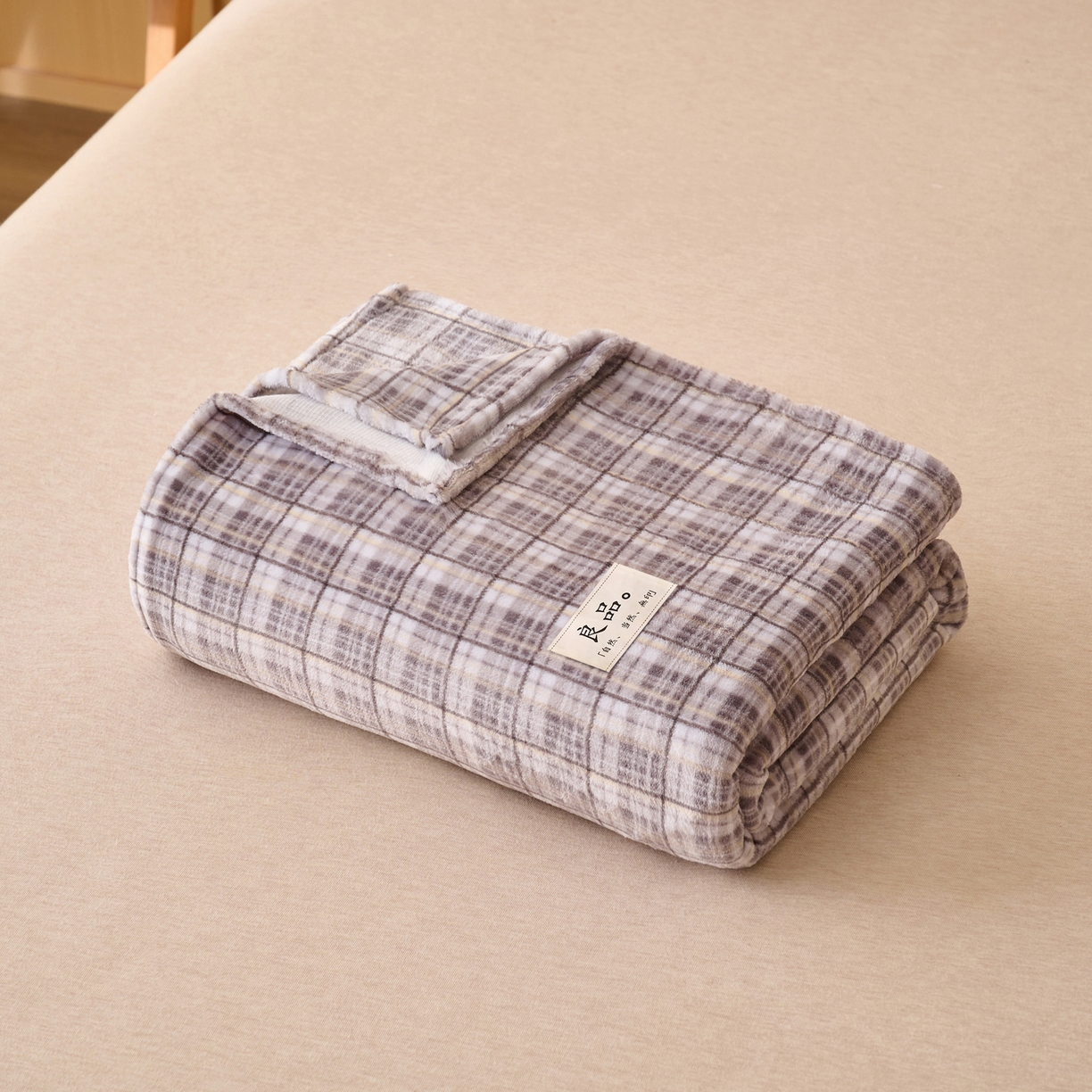 91家纺网 家纺一手货源 找家纺 早晨家纺 2025新款野牧款高克重牛奶绒印花单床单系列 野牧-灰小格