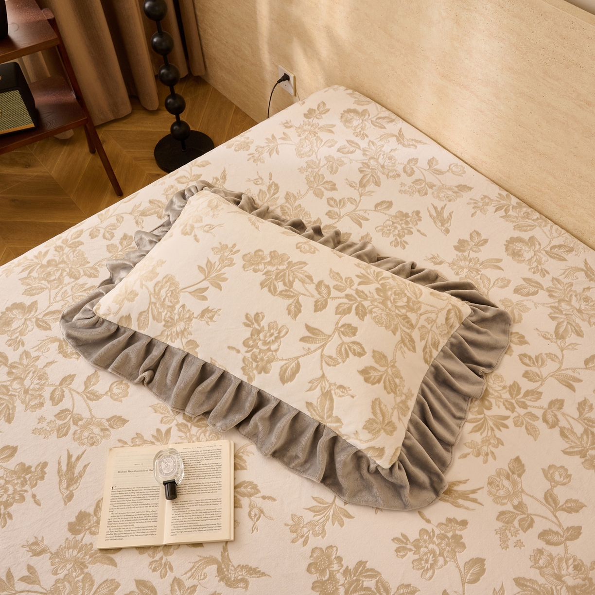 91家纺网 家纺一手货源 找家纺 早晨家纺 2025新款高克重牛奶绒烂花单床笠 金叶漫